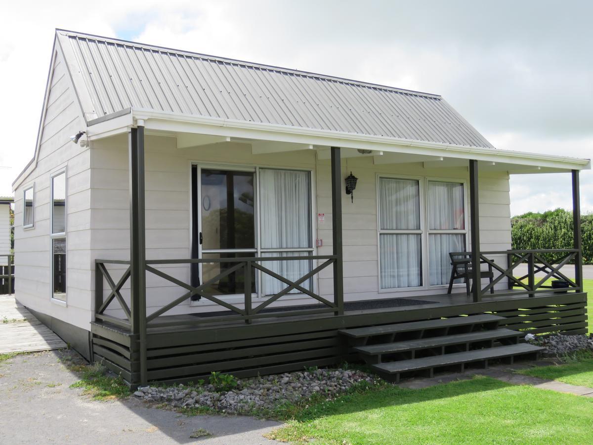Opunake Motel And Backpackers Lodge Екстер'єр фото