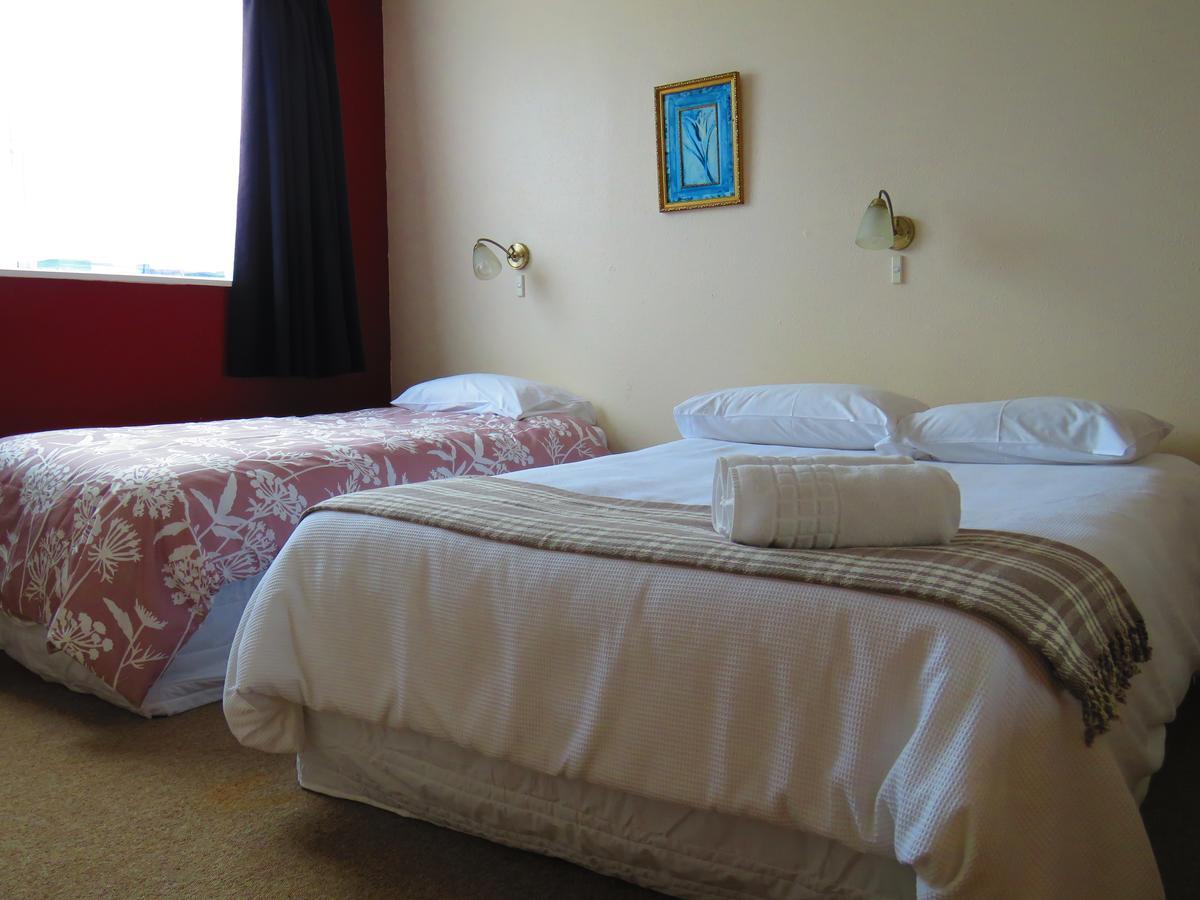Opunake Motel And Backpackers Lodge Екстер'єр фото