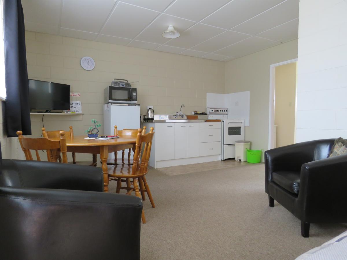 Opunake Motel And Backpackers Lodge Номер фото